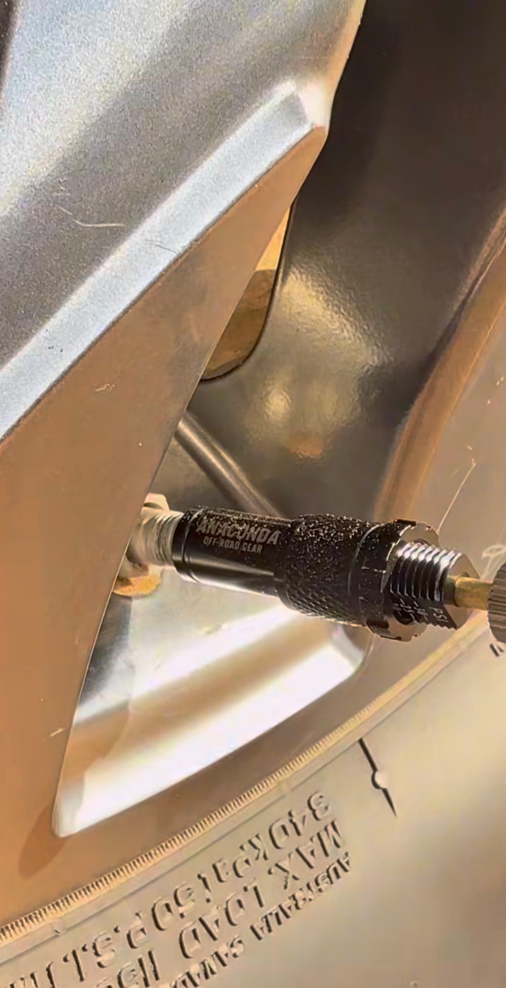 ANACONDA AUTO TIRE DEFLATOR